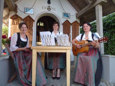 Foto zur Meldung: Stimmungsvolle Maiandacht an der Schedlbauer-Kapelle