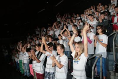 Klasse 6d nimmt am Singfest in der Lanxess Arena teil (Bild vergrößern)