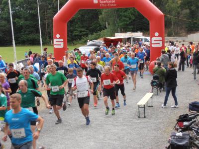Rekordbeteiligung beim 15. Lauf „Rund um die Schafbergschanze“ in Großthiemig (Bild vergrößern)