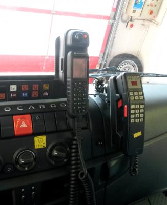 Ende des Analogfunks - Einbau der Digitalfunkgeräte in die Fahrzeuge der Fürstenwalder Feuerwehr hat begonnen