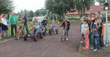 Kinder üben für sicheren Schulweg (Bild vergr&ouml;&szlig;ern)