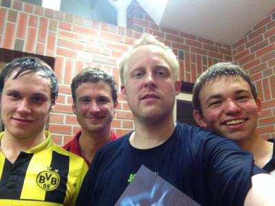 Foto zur Meldung: Daniel, Felix, Julian und Pipière erklimmen Podest bei 2er Mannschaftsturnier in Langförden
