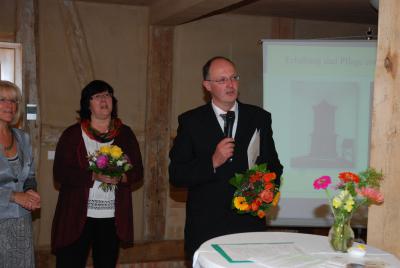 Thoralf Schenke erhält die Auszeichnung für die Sanierung des Bürgerhauses in Dahme, Hauptstr. 16
