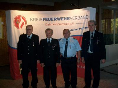 Auszeichnung für treue Diensterfüllung in der Feuerwehr am 04.10. in Gräbendorf  - Herzlichen Grückwunsch allen Kameraden! (Bild vergrößern)