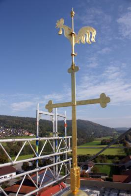 Turmkreuz wieder vergoldet (Bild vergrößern)