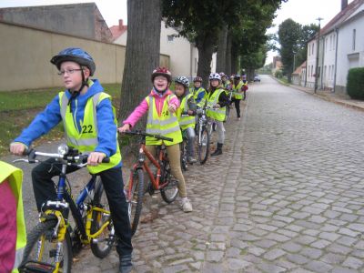 Radfahrausbildung unserer Schülerinnen und Schüler der 4. Klasse (Bild vergr&ouml;&szlig;ern)