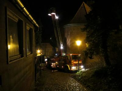 Foto zur Meldung: Feuer Groß Y – Dachstuhlbrand in Lauenburg, Elbstraße Foto zur Meldung: Feuer Groß Y – Dachstuhlbrand in Lauenburg, Elbstraße