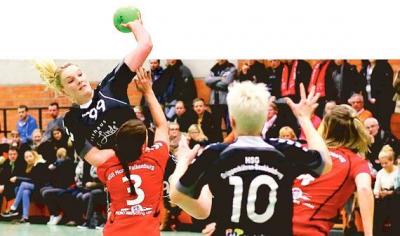 Kein Durchkommen: In der Handball-Oberliga der Frauen hatte die HSG Grüppenbühren/Bookholzberg keine Chance gegen den Gastgeber und Tabellenführer HSG Hude/Falkenburg.  Bild: Olaf Blume