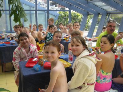 Hurra, hurra, endlich haben auch unsere diesjährigen Drittklässler schwimmen gelernt!! (Bild vergr&ouml;&szlig;ern)