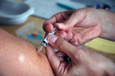 Vor Masern kann man sich durch eine Impfung schützen.