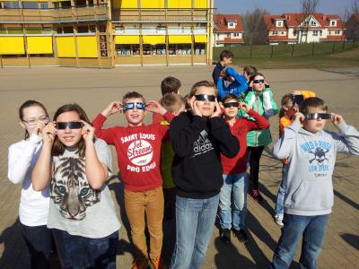 Foto zur Meldung: Schülerinnen und Schüler beobachteten Sonnenfinsternis