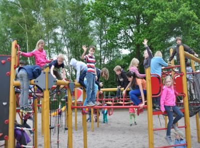 Foto zur Meldung: Neues Spielgerät für die Grundschule am Rotkäppchenweg