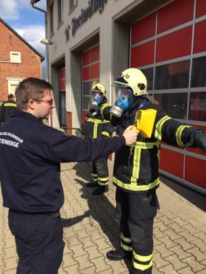 Foto zur Meldung: Zusammenarbeit mit der Feuerwehr Osterburg