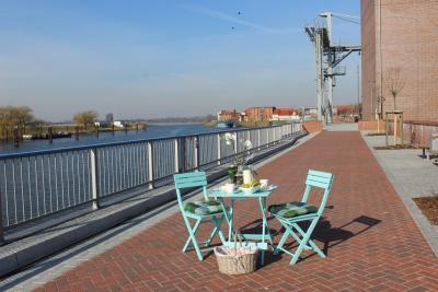 Am 9. Mai soll die Promenade, von der Hafenstraße bis zum Uferturm, eine große Kaffeetafel werden I Foto: Elke Overlach (Bild vergrößern)