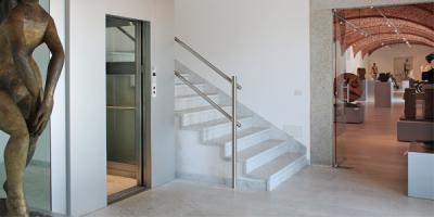 Komfortables und barrierefreies überwinden von Treppen mit Hausaufzügen der Aufzug LuS GmbH