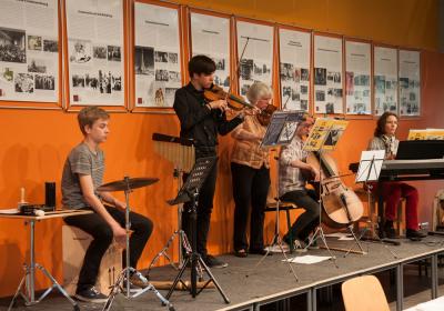 Foto zur Meldung: Kammermusikgruppe Lübz umrahmt Anne-Frank-Ausstellung