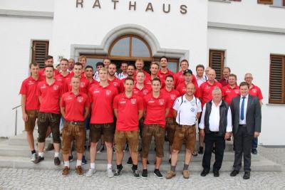 Foto zur Meldung: Großer „Bahnhof“ für den SV Prackenbach zum Aufstieg in die Bezirksliga