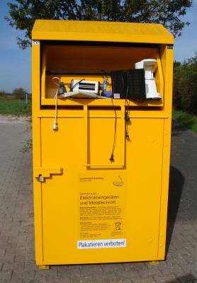Foto: Container für Elektrokleingeräte und Metallkleinteile (Quelle: Landratsamt Bamberg)