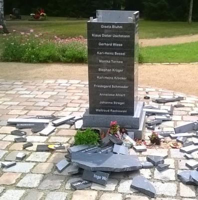 Stelen auf dem Fürstenwalder Friedhof beschädigt. Areal derzeit abgesperrt