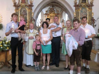 Taufe in der Pfarrgemeinde Miltach (Bild vergrößern)