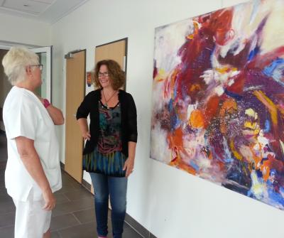 Foto zur Meldung: Kunst im Krankenhaus: Zwei neue Malerinnen stellen aus