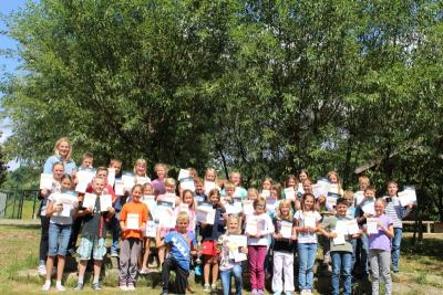 Foto zur Meldung: Die Grundschule ehrte die besten Sportler – 2. Platz bei den Waldjugendspielen 2015 (3.Kl.)