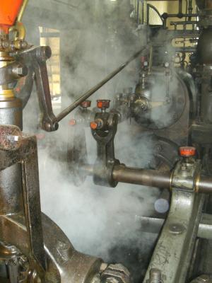 Dampfpresse im TD Brikettfabrik Louise (Bild vergrößern)