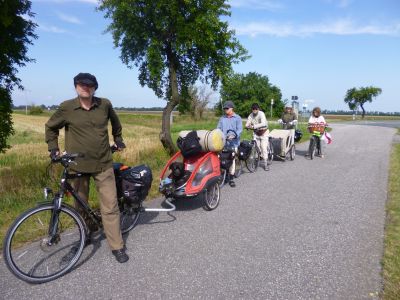 „Flower-Power“ auf dem Elberadweg zwischen Gaitzsch und Mühlberg! (Bild vergr&ouml;&szlig;ern)
