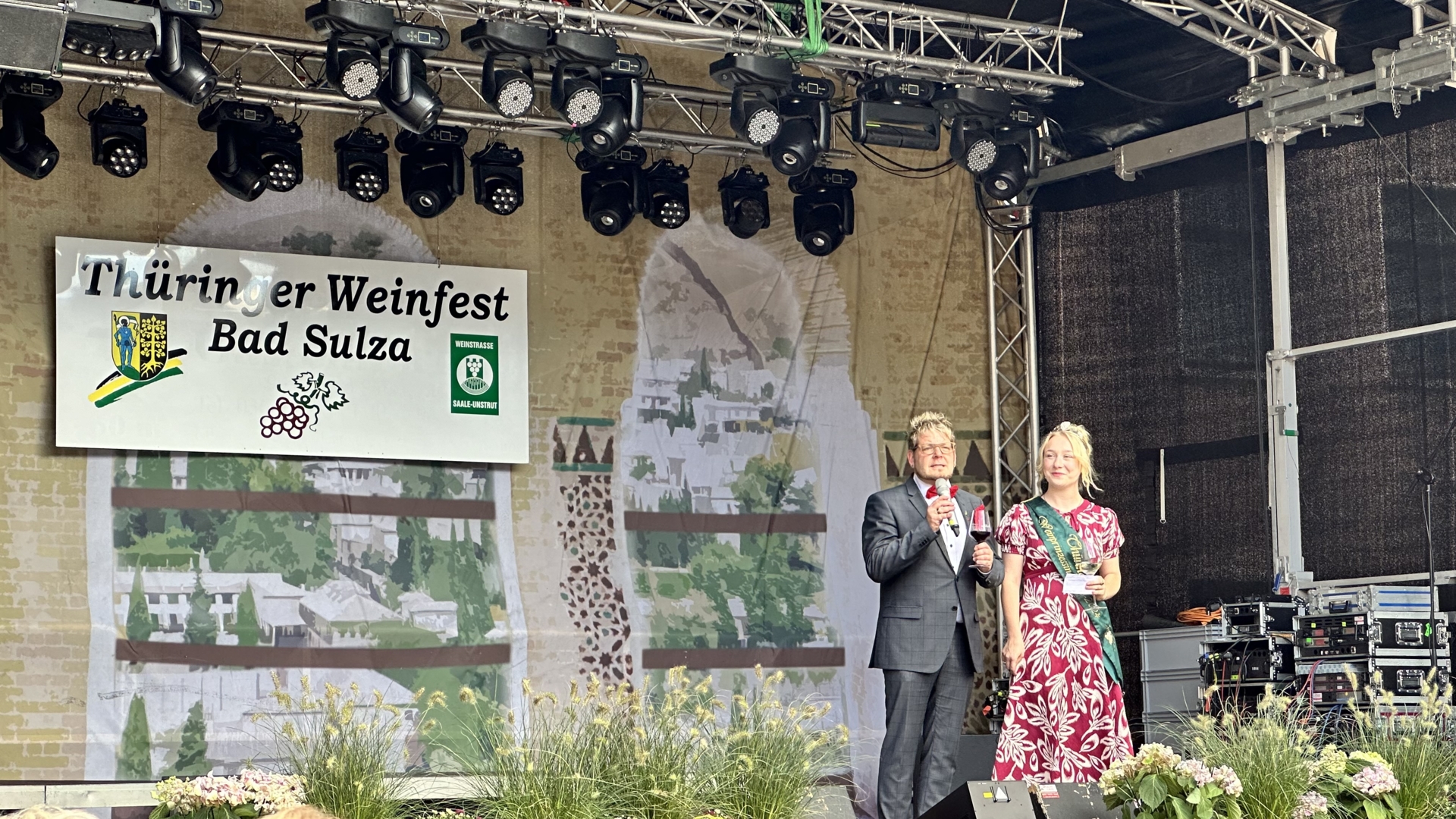 Bürgermeister und Weinprinzellin