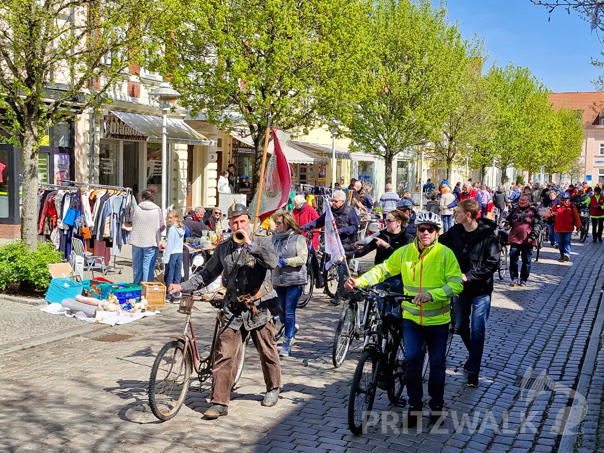 Nach und nach trafen die Radler aus den Nacbarkommunen ein. Foto: Stadt Pritzwalk