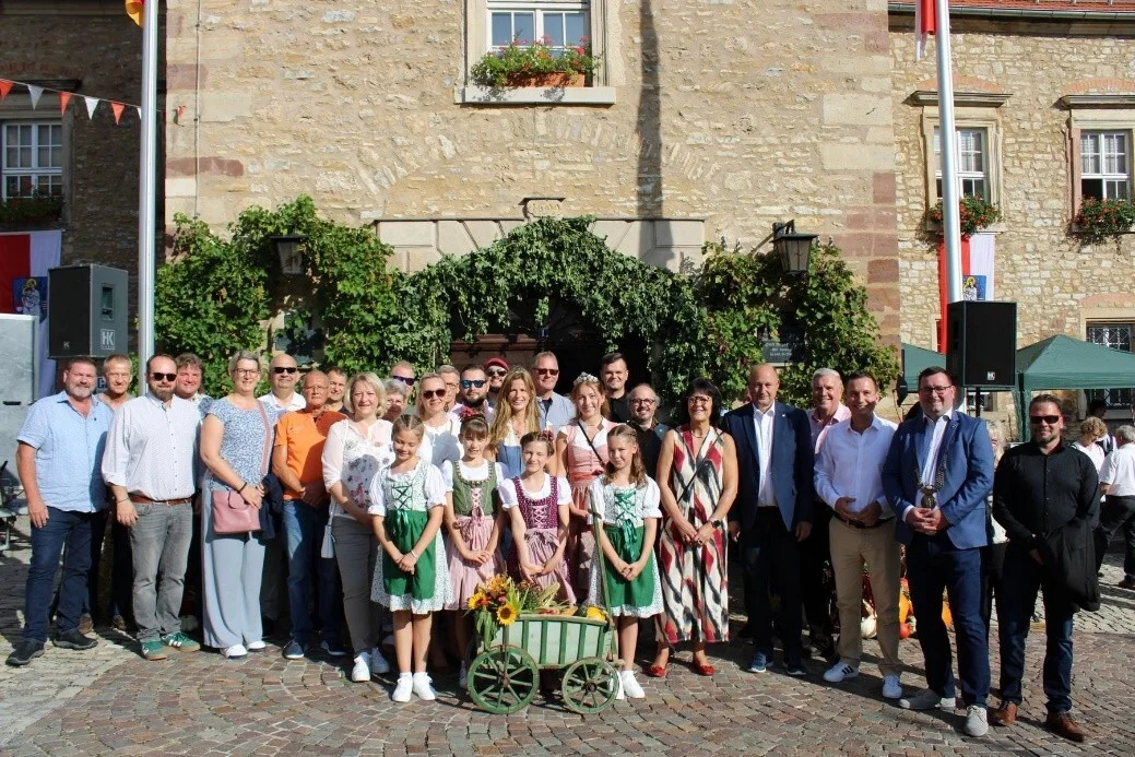Zahlreiche Gäste kamen bei bestem Wetter in die Querfurter Altstadt zum 28. Querfurter Bauernmarkt.