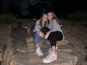 2 Mädchen