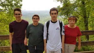 Gruppenfoto vor Wasserfall