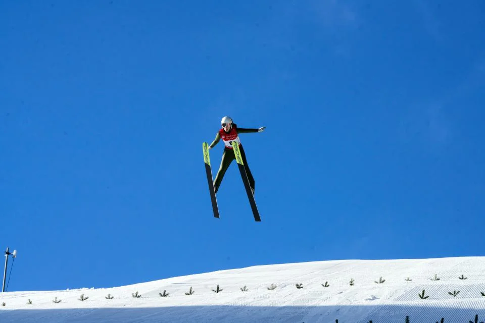 Mila Twarok beim Nordcup in Klingenthal wieder auf dem Podest