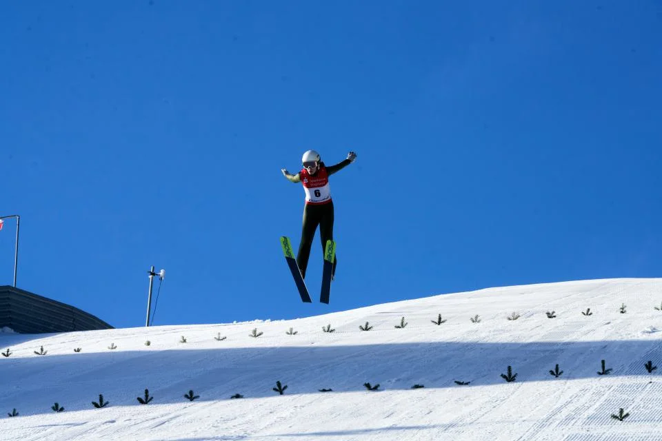 Mila Twarok beim Nordcup in Klingenthal wieder auf dem Podest