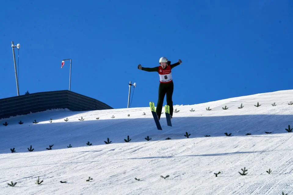 Mila Twarok beim Nordcup in Klingenthal wieder auf dem Podest