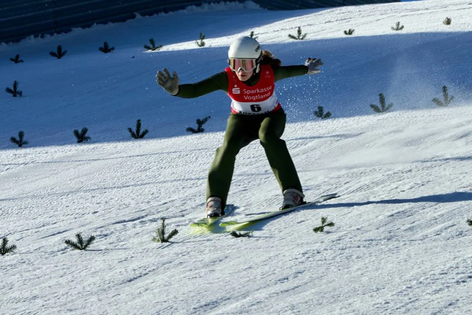 Mila Twarok beim Nordcup in Klingenthal wieder auf dem Podest