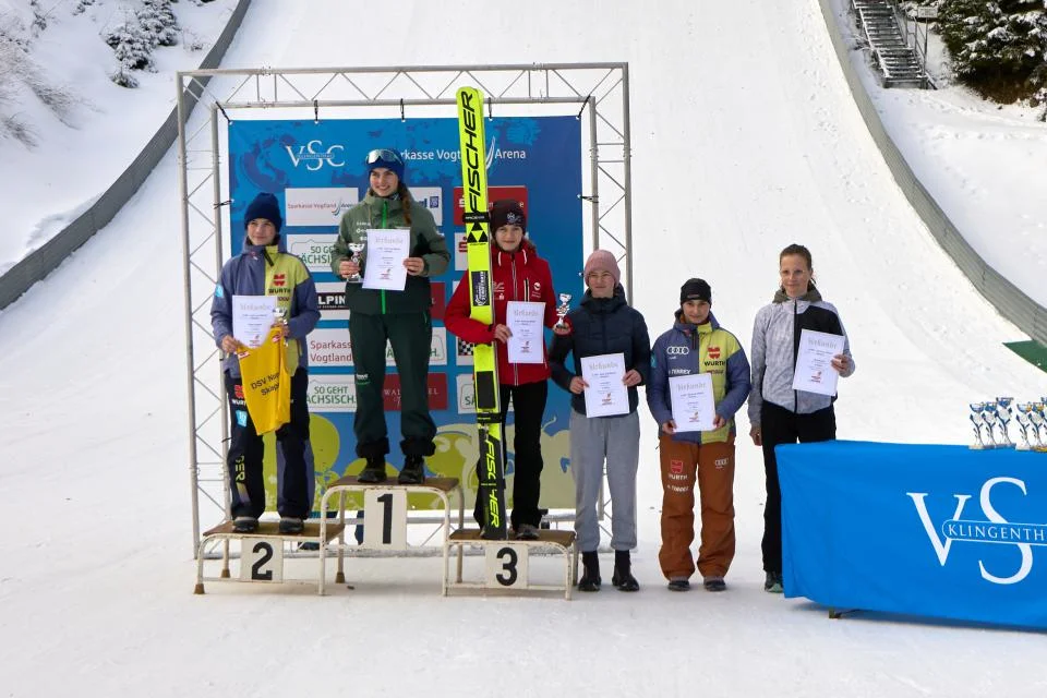 Mila Twarok beim Nordcup in Klingenthal wieder auf dem Podest