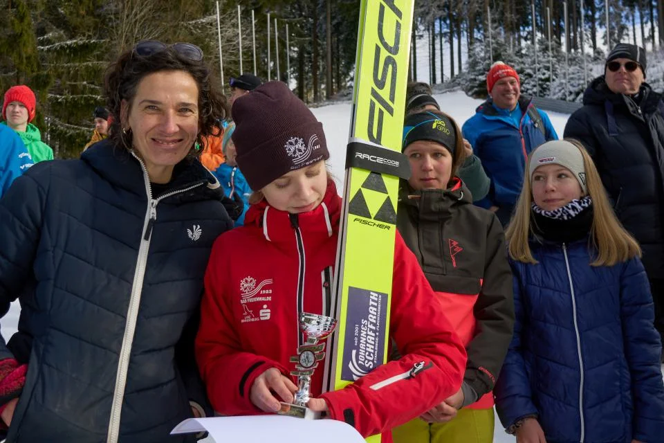 Mila Twarok beim Nordcup in Klingenthal wieder auf dem Podest
