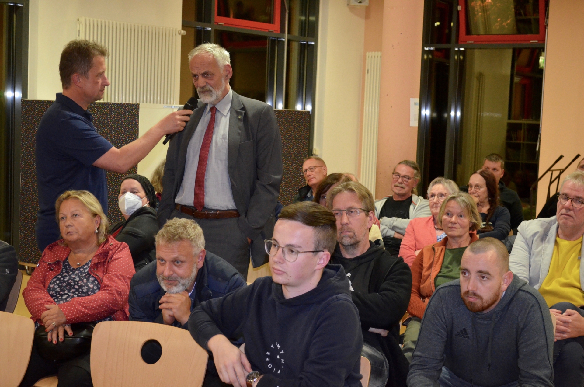 Andreas Rausch holte die Fragen aus dem Publikum ein. Foto: Andreas Staindl