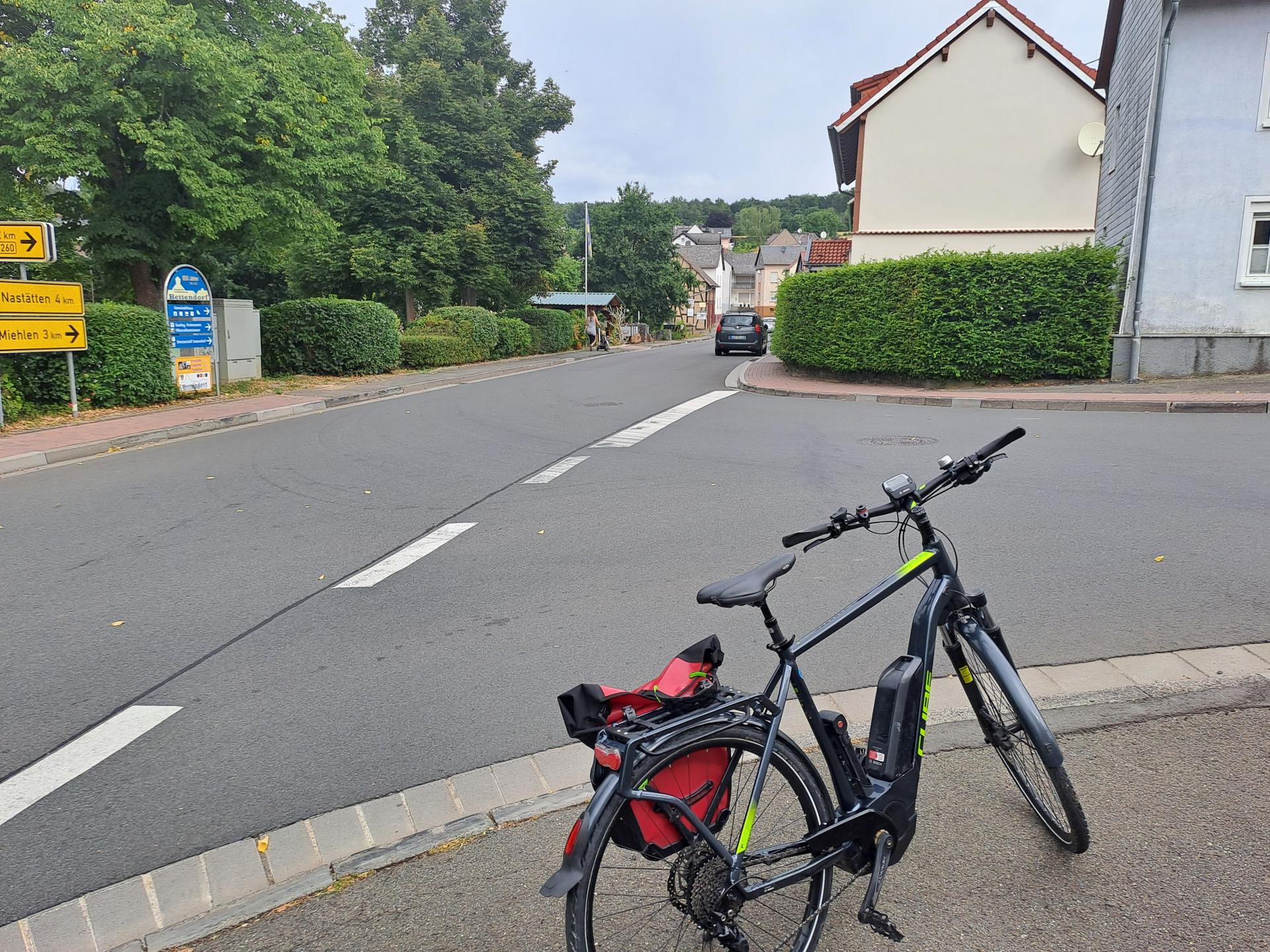 Anschluss an Toour mit dem Fahrrad in Bettendorf in Richtung Bogel