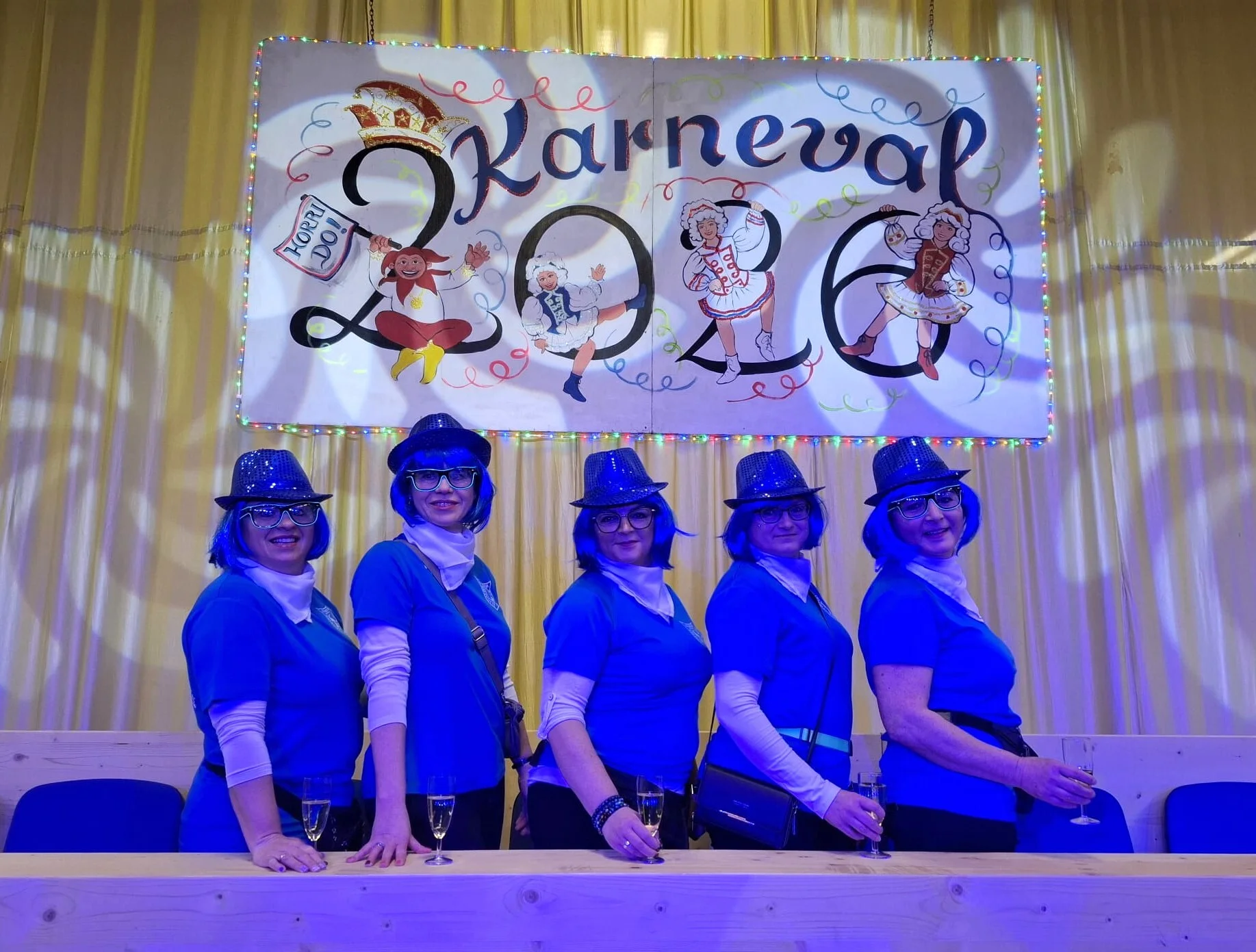 Fasching 26 Bedienung