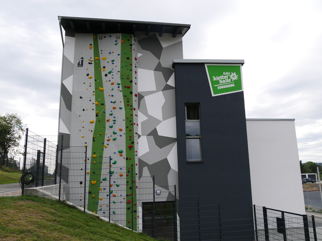 Die DAV-Kletterhalle und das Funktionsgebäude in Sonneberg