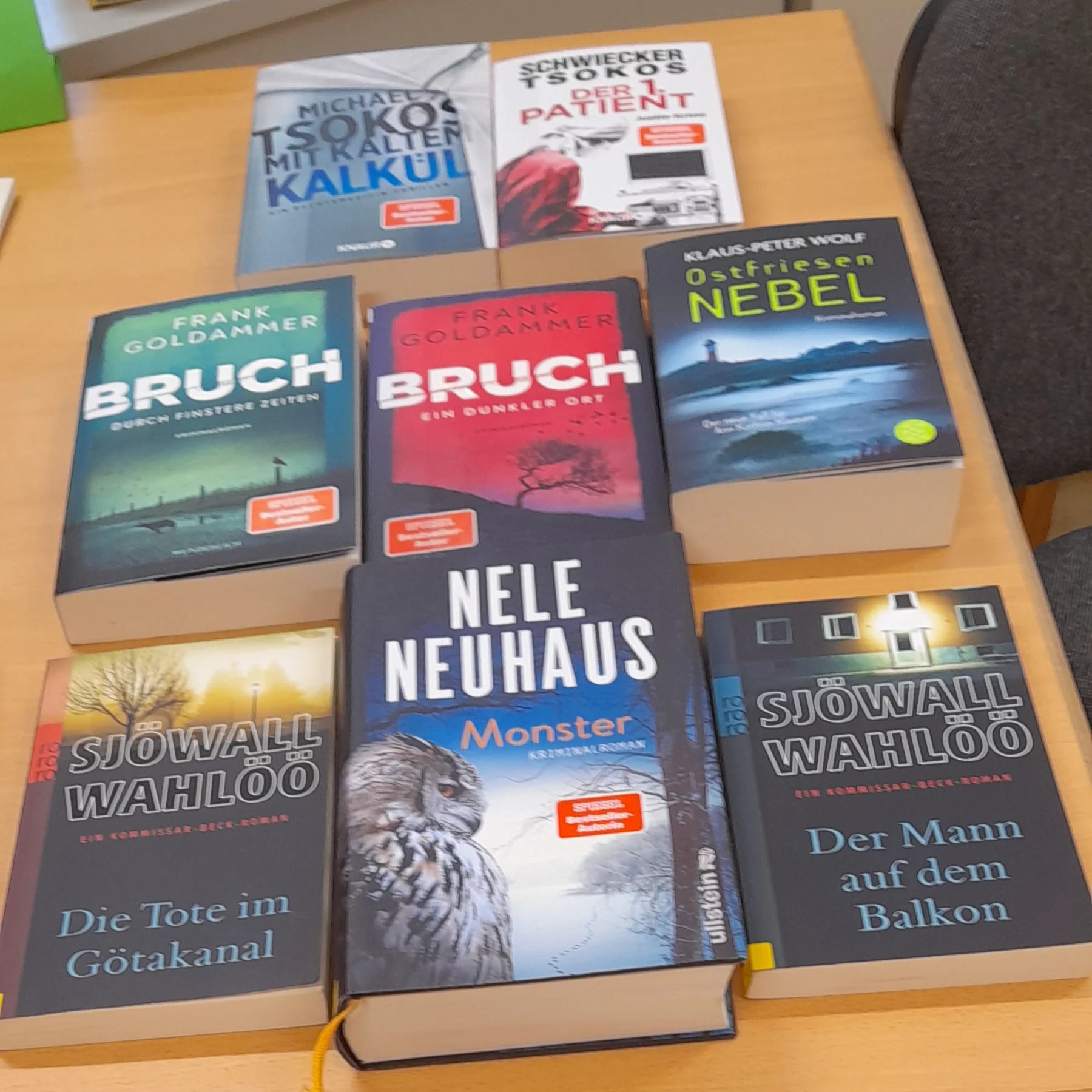 erforderlich_Bibliothek_Krimis