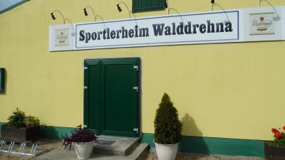 Sportlerheim in Walddrehna erhält eine neue Eingangstür (Bild vergrößern)