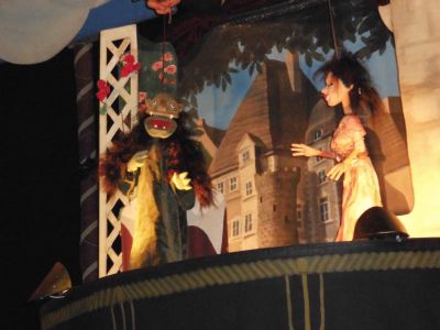 Das Puppentheater im Reifrock „Die Schöne und das Tier“ (Bild vergr&ouml;&szlig;ern)