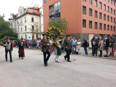Foto zur Meldung: Moosbacher Bezirksjugendkönigin auf dem Oktoberfest