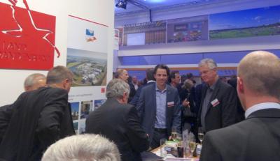 Wirtschaftsförderer Christian Fenske (Mitte l.) auf der Expo Real 2015 (Bild vergrößern)