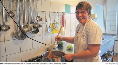 Bild der Meldung: Arbeitsplatz für Sabrina in der Küche der Johannesschule