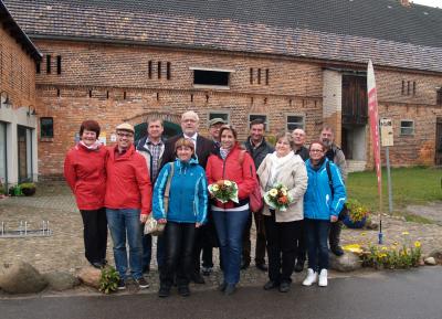 Foto: Gruppenfoto der Vertreter von Guteborn und Dörrwalde bei der Preisverleihung in Pretschen. (Bild vergrößern)